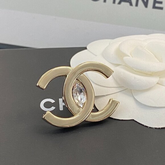 CHANEL Diamond Brooch - Picture 5 of 8